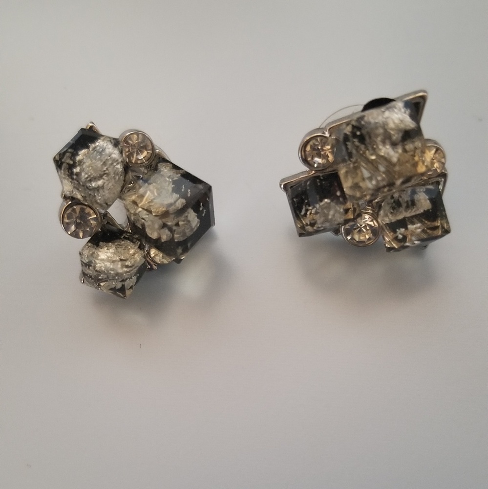 Black and clear jumbo stone earrings.